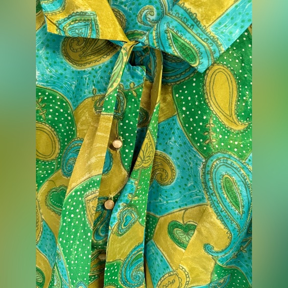 Vintage 1970s Green and Yellow Paisley Women's Top - Picture 2 of 7